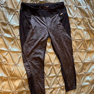 Avis multi pocket, calf sheer stripe, back reflective striping.  XXL yoga pants